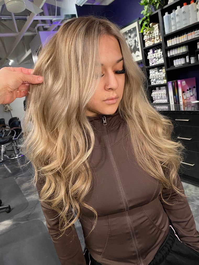Bright dimensional blonde, long layers